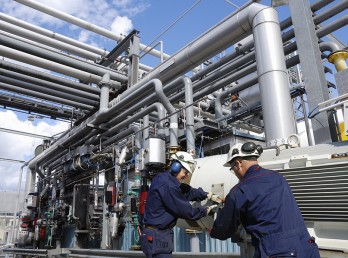 bigstock_Oil_Workers_In_Action_5042403